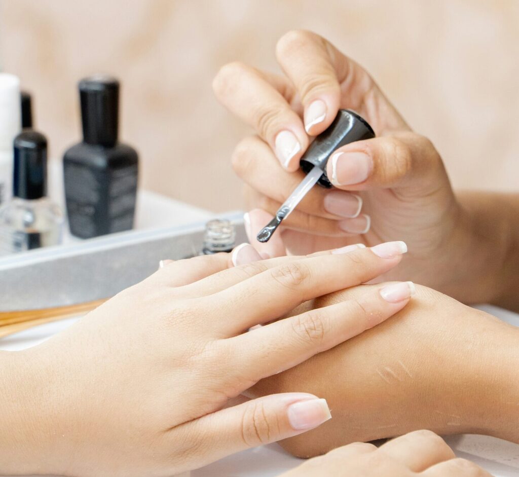 初めてのネイルサロン完全ガイド｜予約から当日の流れ・料金相場まで解説